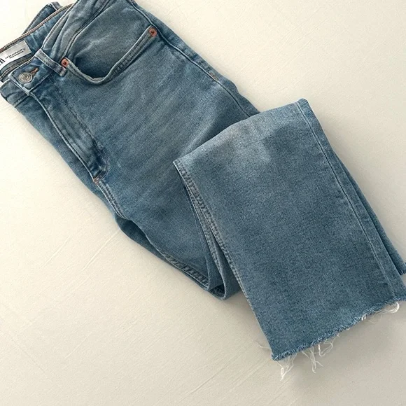 Zara mid-rise cropped mini flare jean in light blue - Picture 6 of 6